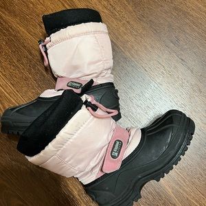 Alpine design snow boots size 2